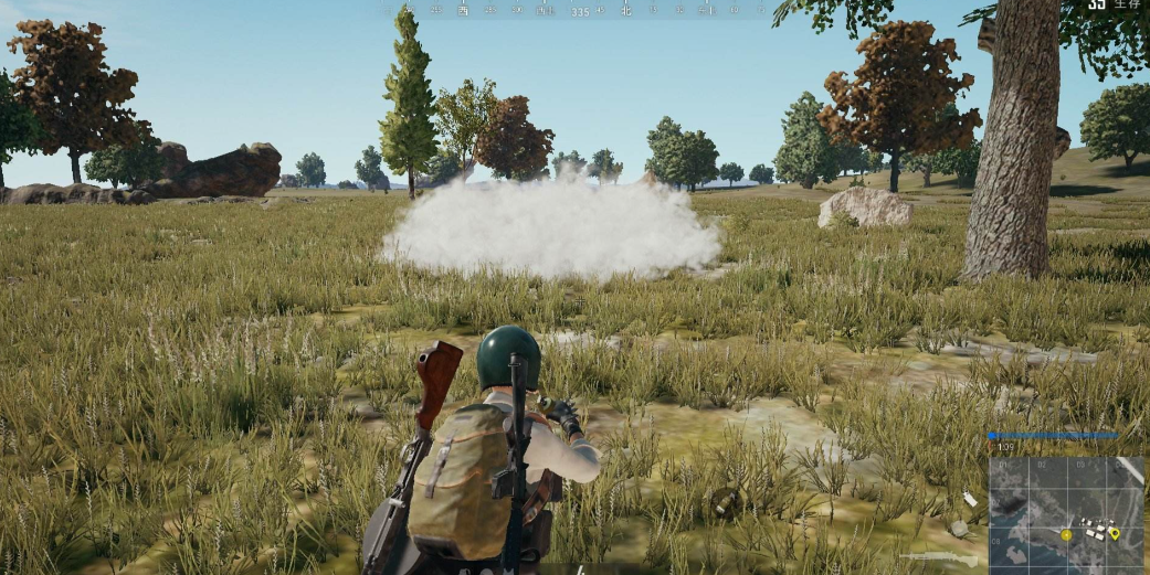 绝地求生怎么蹲下扔烟雾弹好